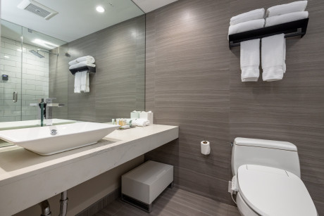 Infinity Hotel San Francisco - Bathroom Amenities - Toilet with Vanity